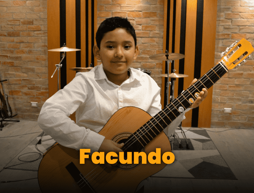 Facundo-min